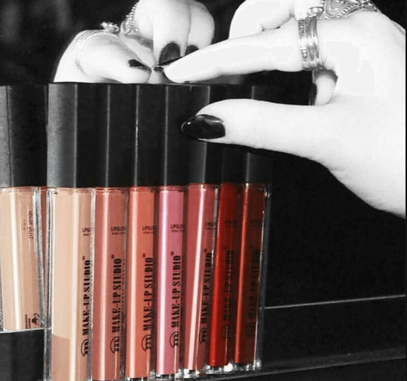Make-Up Studio Paint Gloss надолго поселится в вашей косметичке! Невероятно стойкий, он будет держаться на губках долгое время