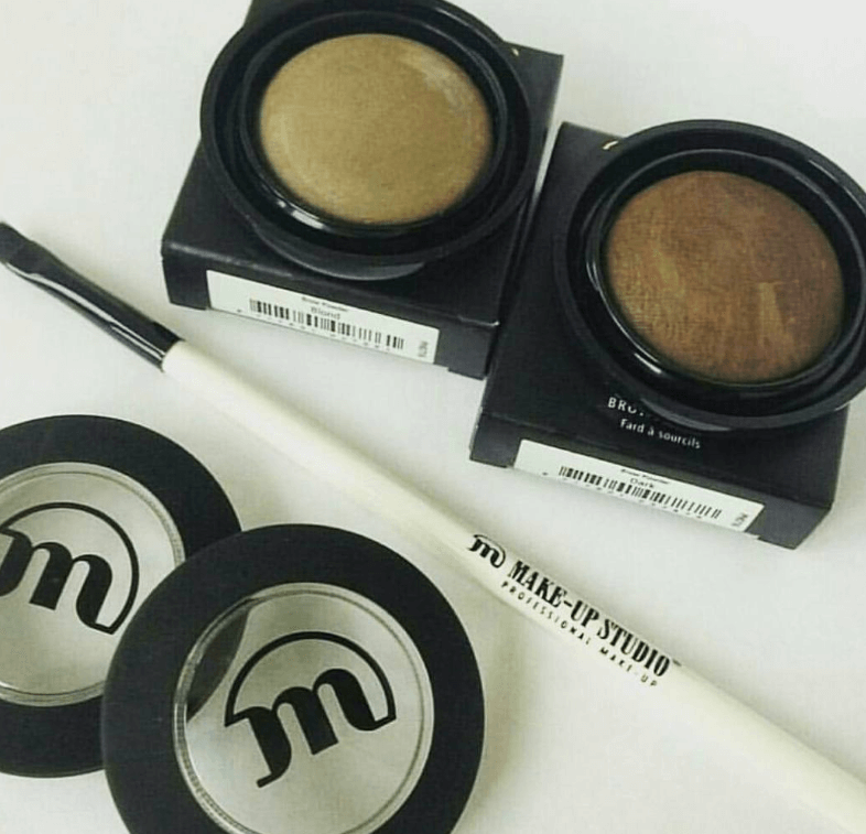 Компания Make-Up Studio разработала оптимальный вариант для такого макияжа - тени Brow Powder, представленные в двух оттенках