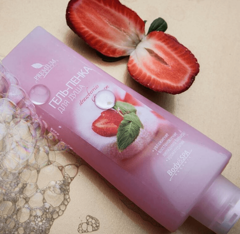 Гель-пенка для душа «Strawberries & Cream» Воздушная клубнично-сливочная пенка окунает в свежий аромат ягодной поляны