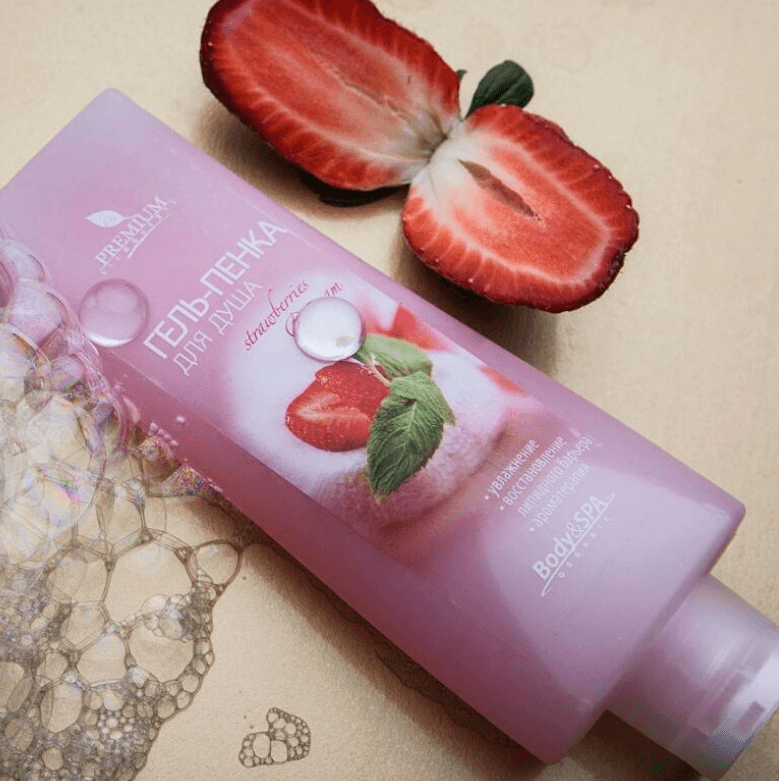 Гель-пенка для душа «Strawberries & Cream» Воздушная клубнично-сливочная пенка окунает в свежий аромат ягодной поляны