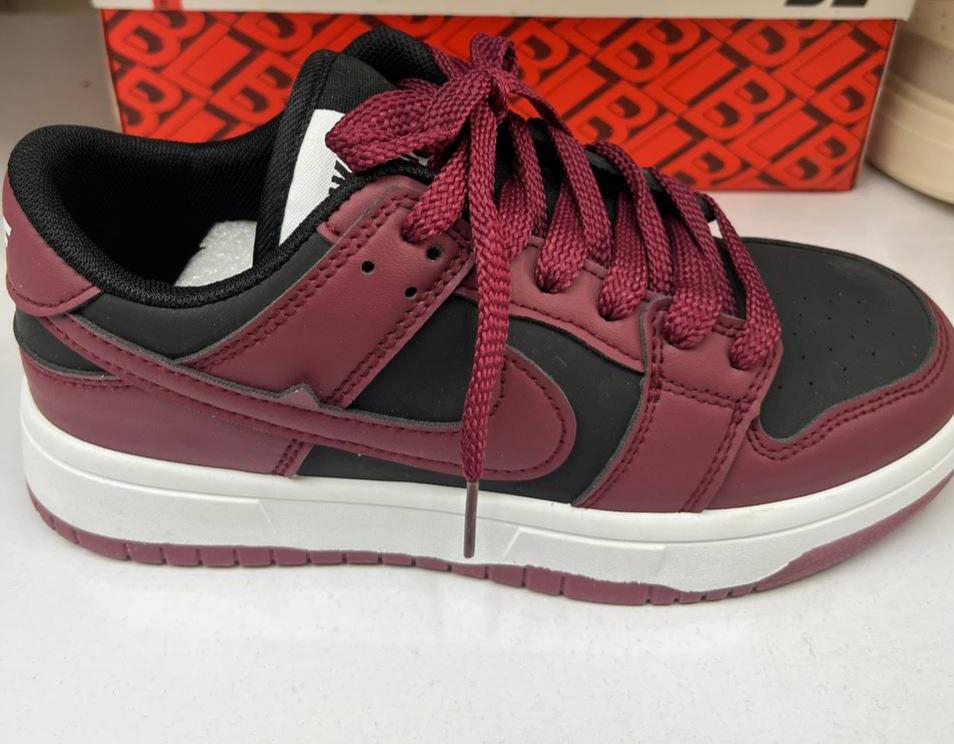 Nike Air Jordan 1Low черно-бардовой расцветке