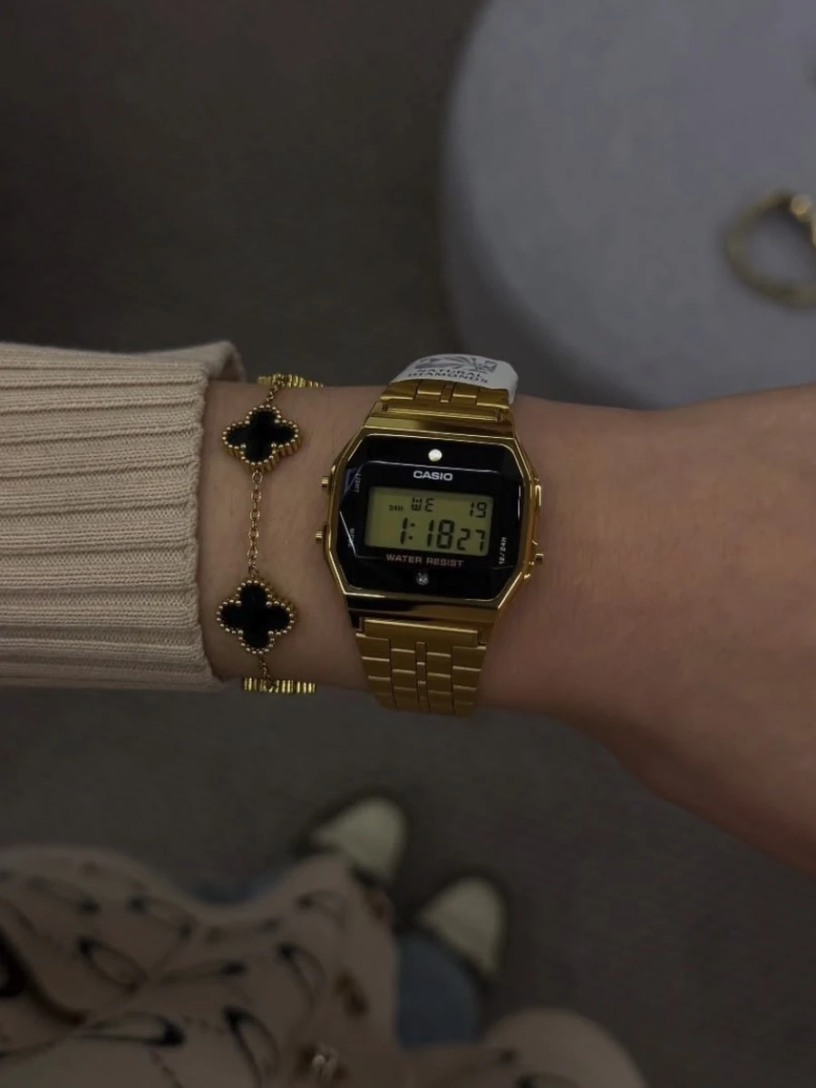 Золотистые часы Casio