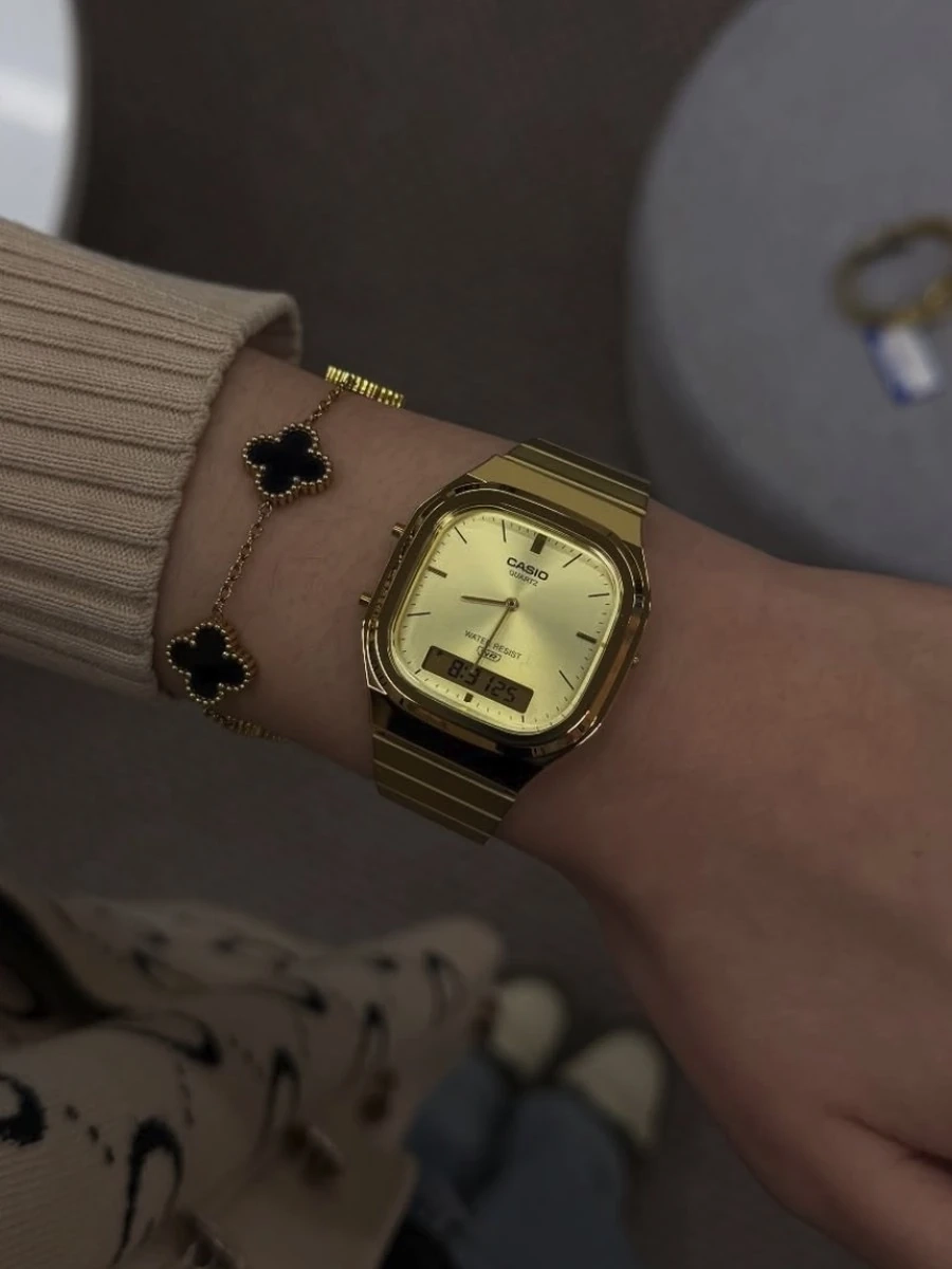 Золотистые часы Casio