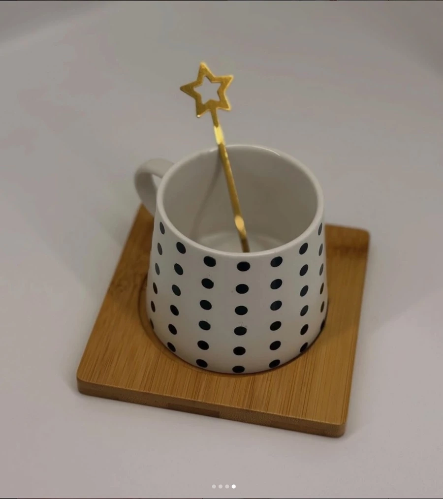 Стильные кружки с подставкой и ложками