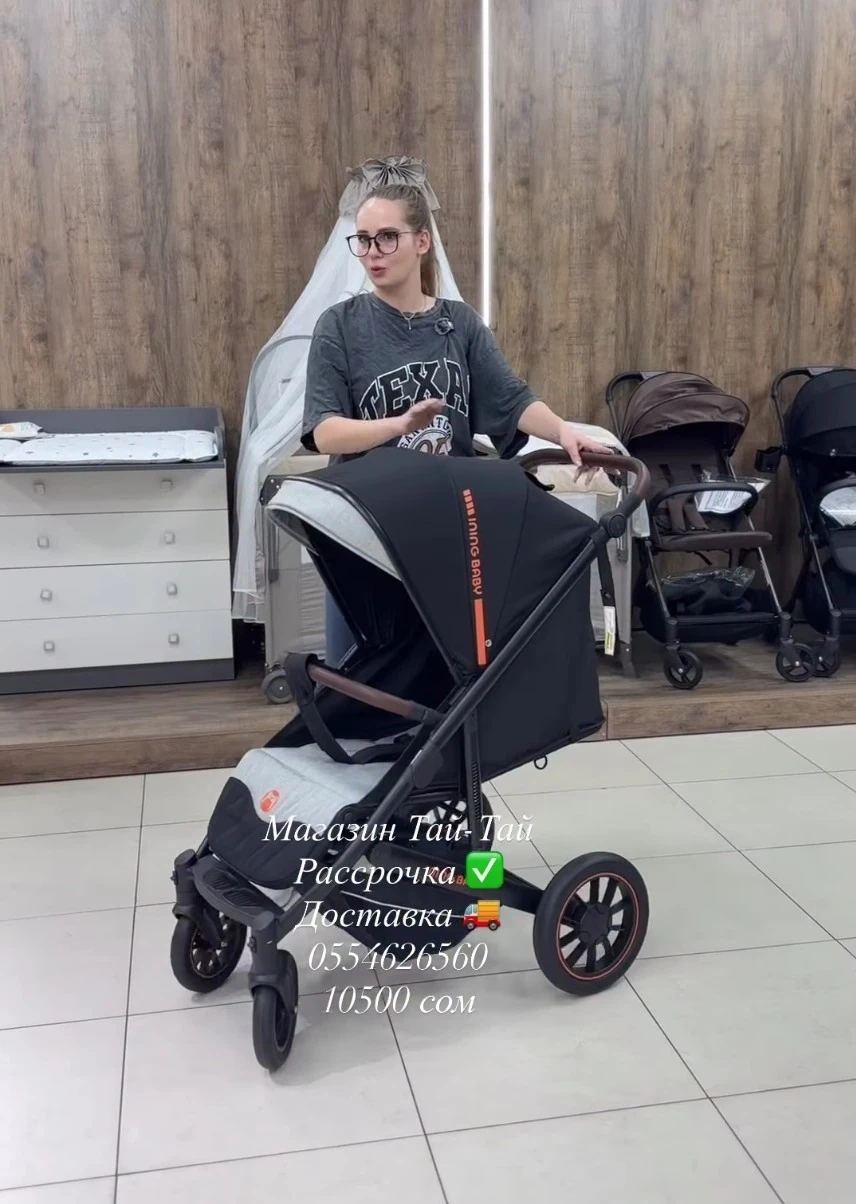 Детская прогулочная коляска бренда Ining Bab
