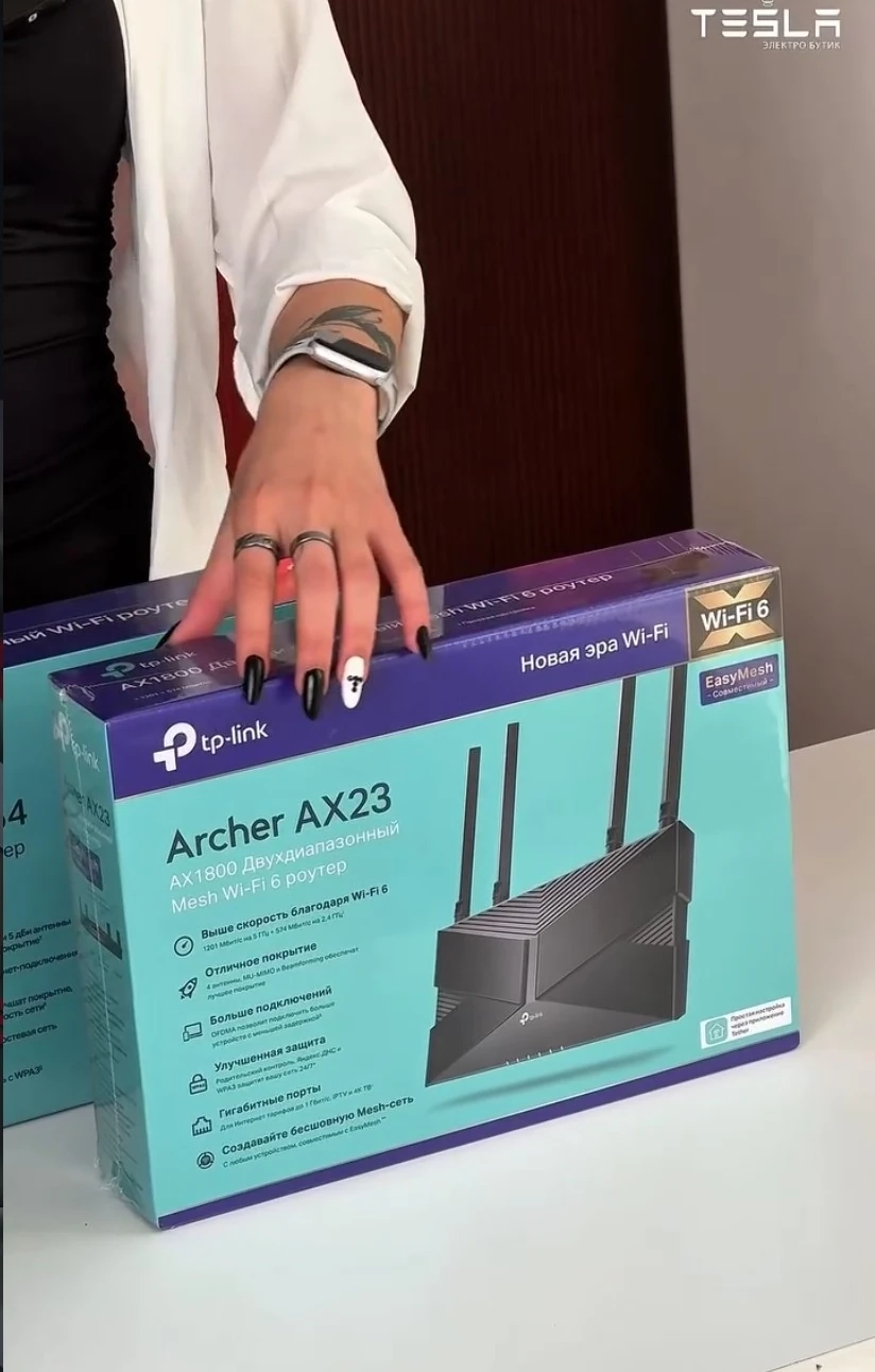 Беспроводной маршрутизатор (роутер) TP-Link Archer AX23 в черном цвете