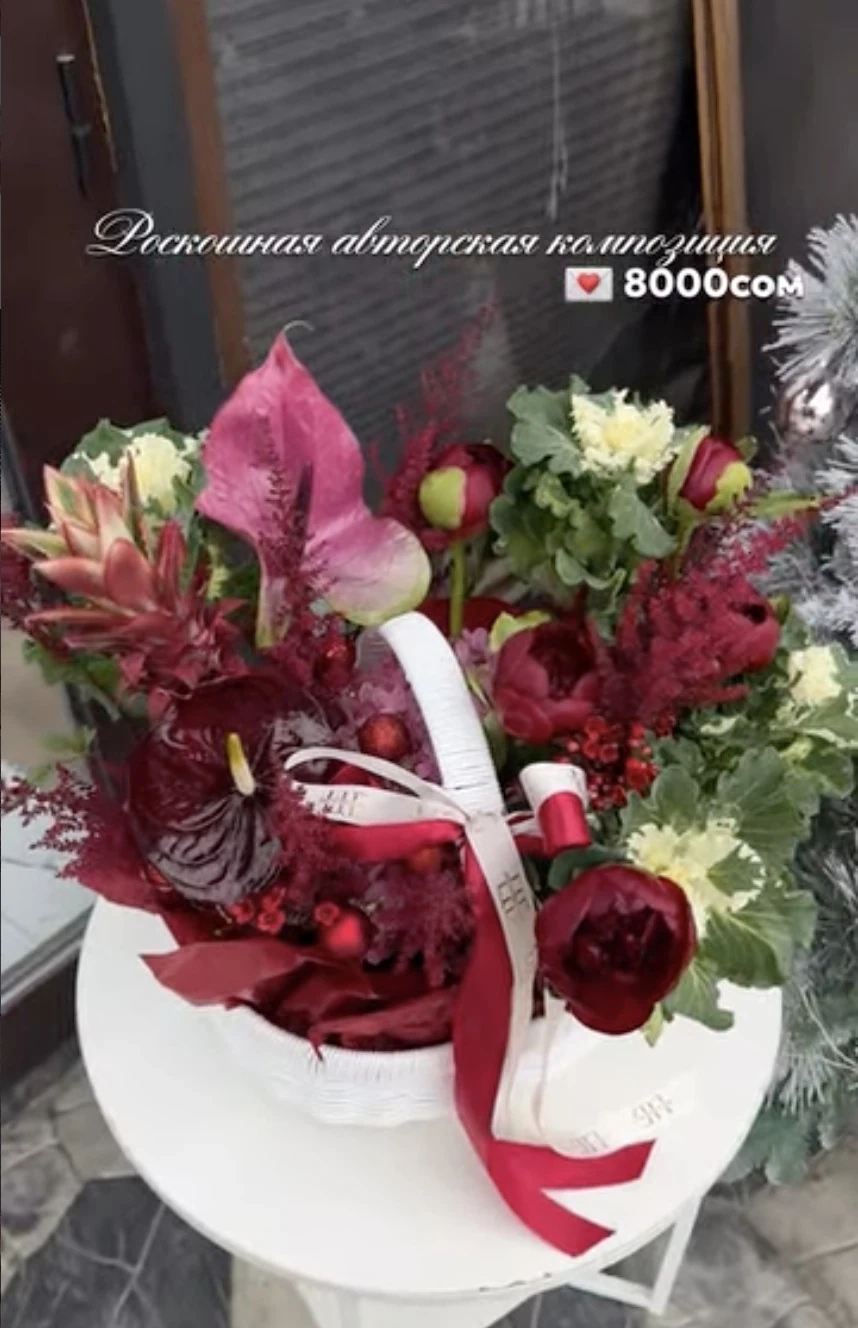 «Рубиновый каприз» — экзотик-микс в корзине