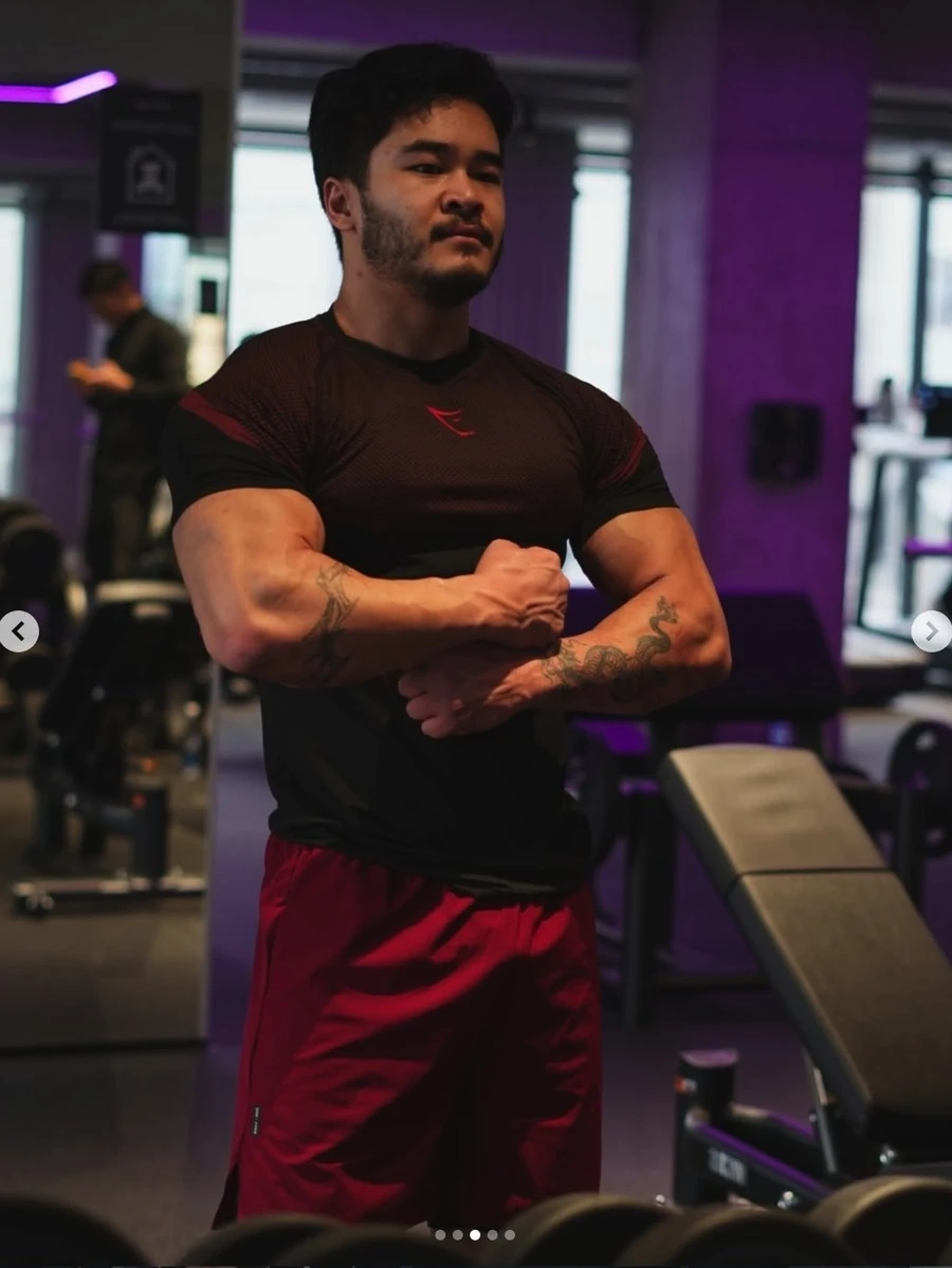 Компрессионная футболка от Gymshark