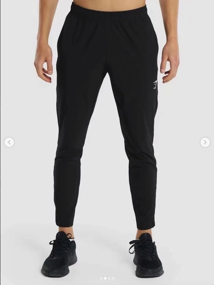Черные штаны от Gymshark