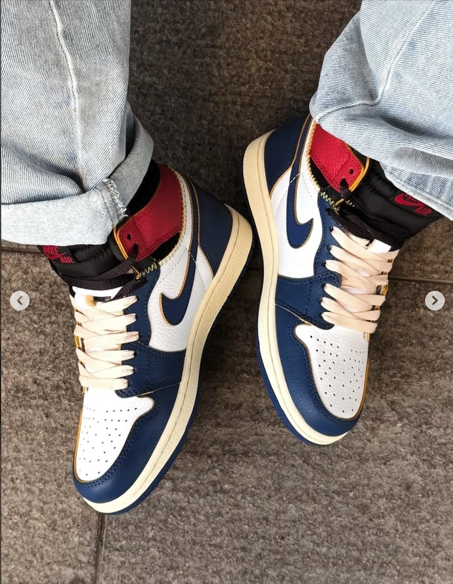Кроссовки AIR JORDAN 1 RETRO HIGH