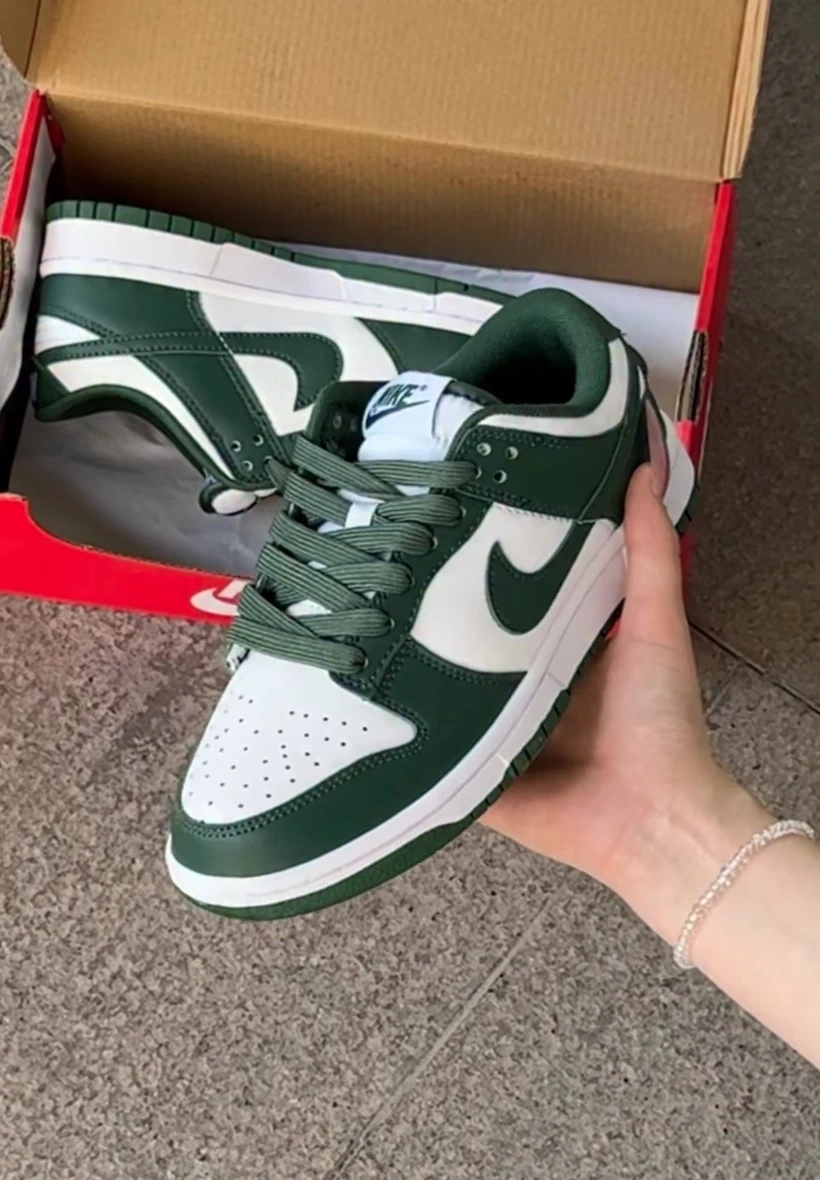 Женские кроссовки DUNK LOW ‘ Michigan State ‘