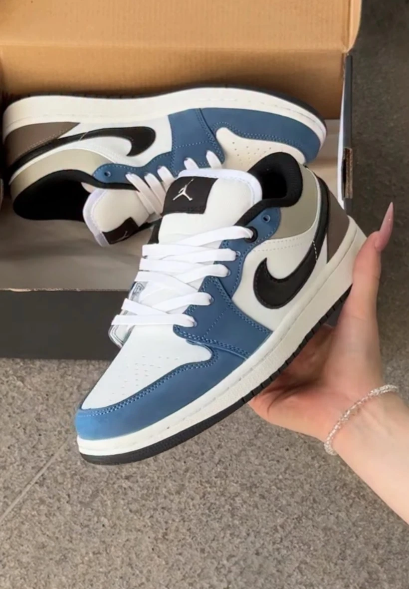 Женские кроссовки AIR JORDAN 1 LOW ‘ Diffused Blue ‘