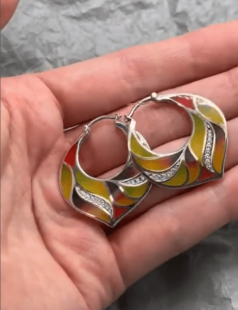 Серебряные серьги с витражной эмалью и фианитами