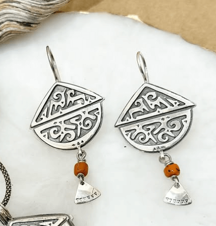 Серьги  с  натуральным кораллом