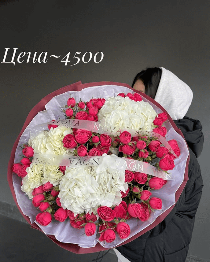 Букет цветов микс гортензия+пионовидные розы