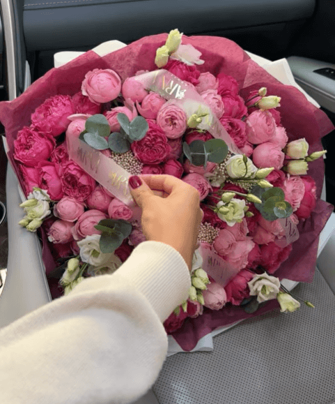 Букет из розовых цветов микс