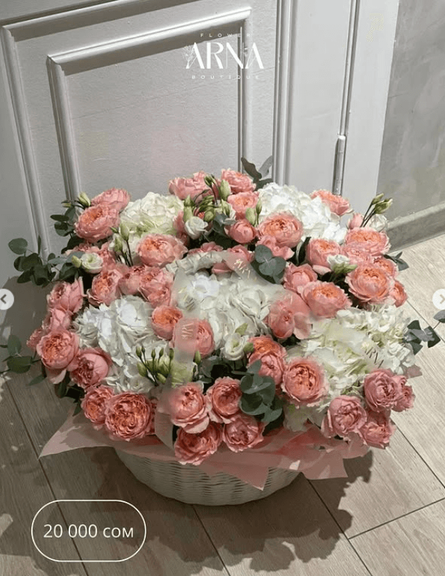 Цветочная композиция в корзинке