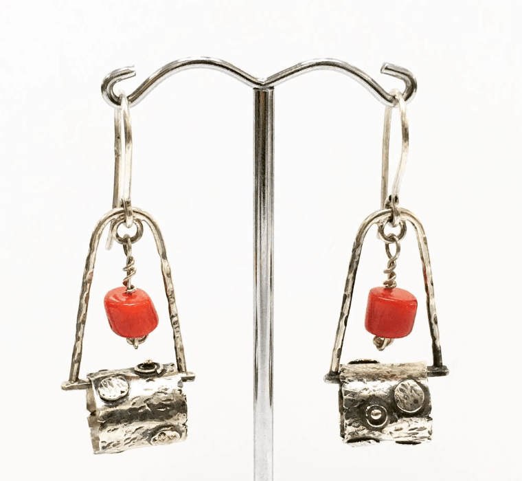Серьги с кораллом из серебра