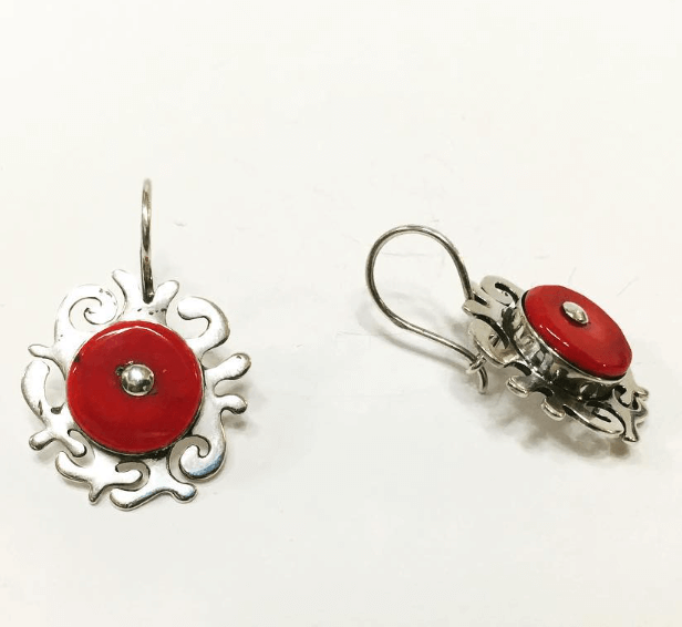 Сережки с кораллом из серебра