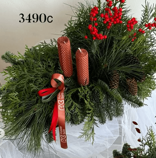 Зимняя настольная композиция с 2 красными свечами