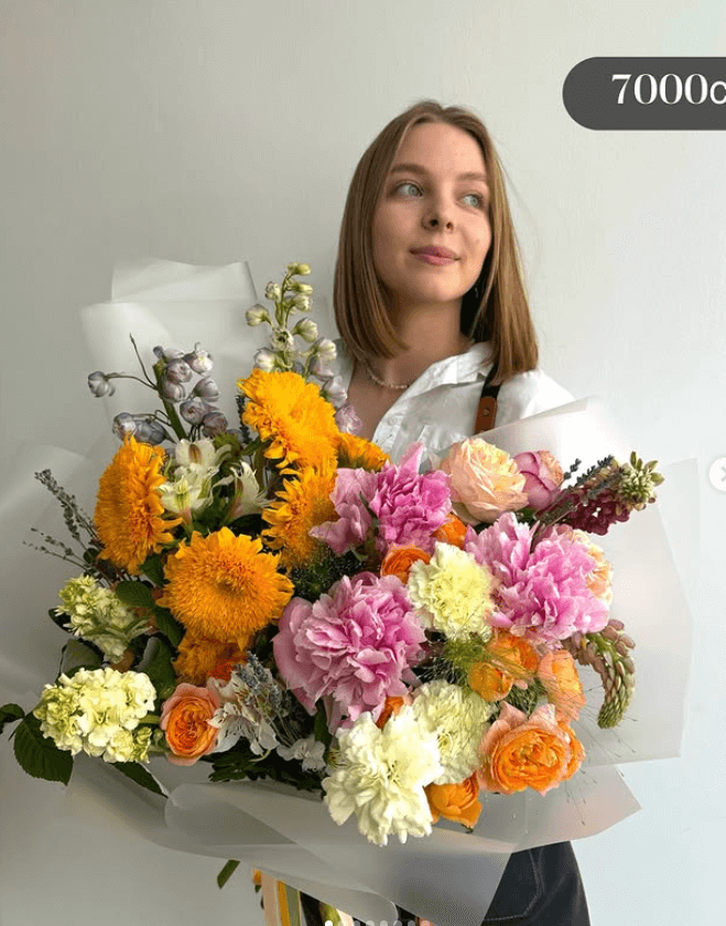 Букет цветов микс в розовом, белом и желтом оттенке