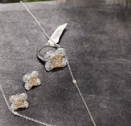 Серьги из серебра с муссанитами / Блестящие сережки