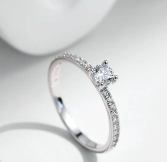 Кольцо "Diamond" Серебро 925 Камень: Муассанит 0,30 карат
