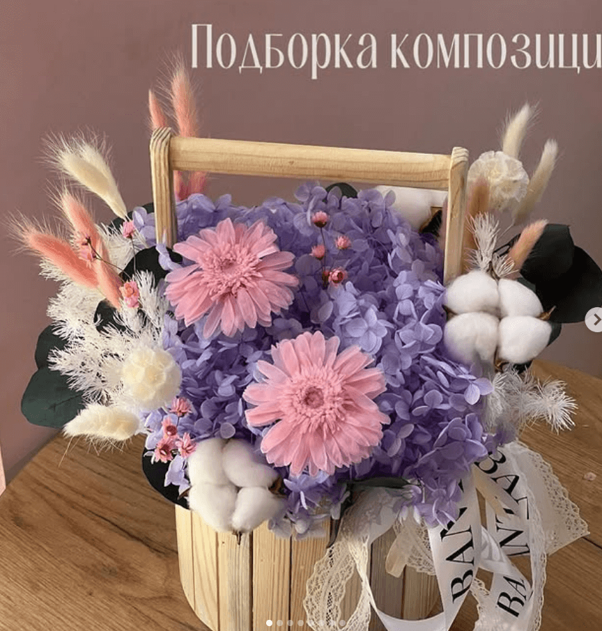 Цветочная композиция из стабилизированных цветов вв ящике